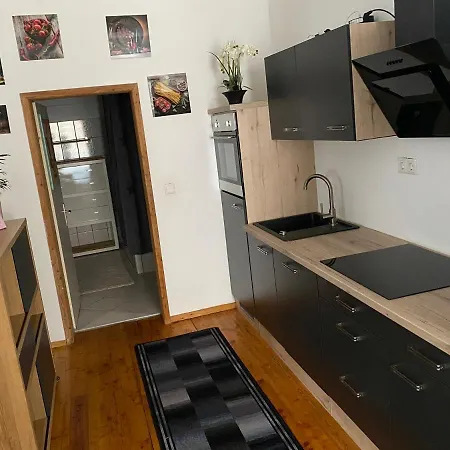 Bei Pepe Nero. B&B 장크트푈텐